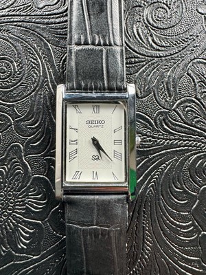 WHITE DIAL Vintage Seiko Slim Quartz Men s Wrist Watch