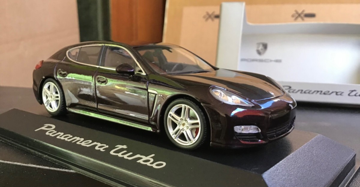 1/43 MINICHAMPS PORSCHE Panamera turbo , dark purple met., mint,++