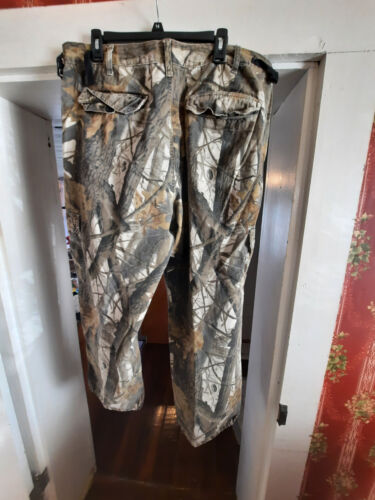 Outfitters Ridge Camouflage Cargo Pants Mens Sz XL (40-42) Realtree Hardwoods - Picture 2 of 3