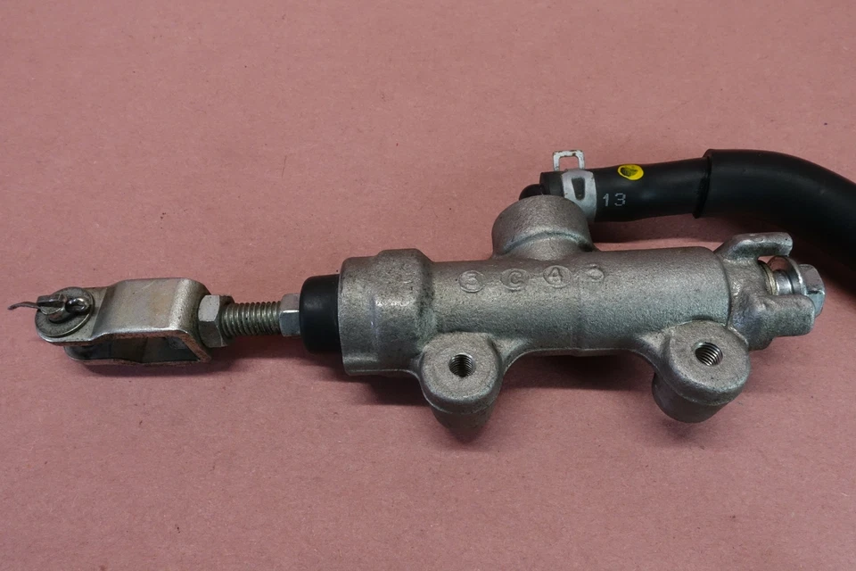 Cilindro maestro de freno trasero Suzuki SFV650 2013-2015 Foto 2 de 4