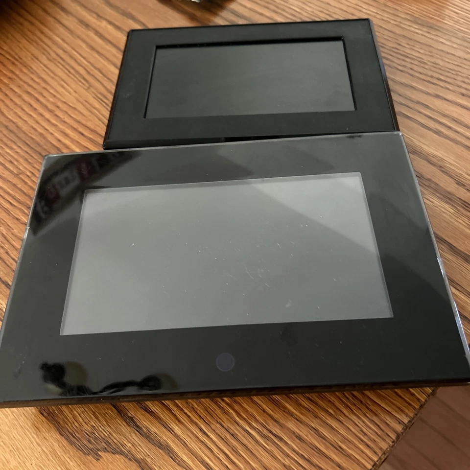 1 Insignia Digital Picture Frame 9" 16:9 NS-DPF8WA-09- 1-Giinii Fram Sold As Is - Image 3 of 4