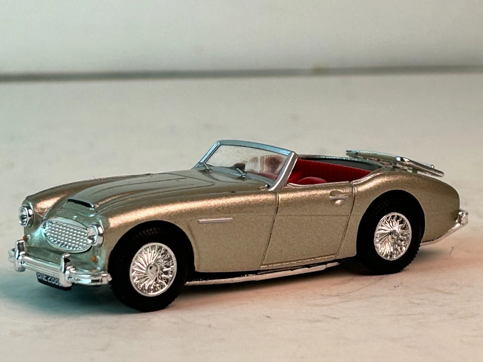 Corgi Vanguards 1:43 Scale Austin Healey MKII 3000, Golden Beige with Box - Image 2 of 4