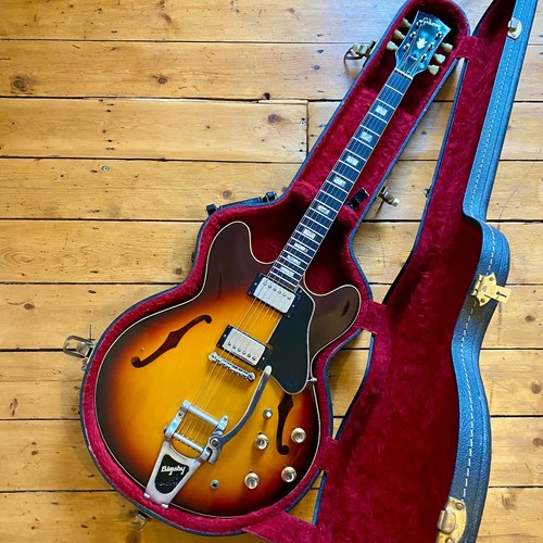 Gibson ES-335TD with Factory Fitted Bigsby 1967 Sunburst - Picture 5 of 6