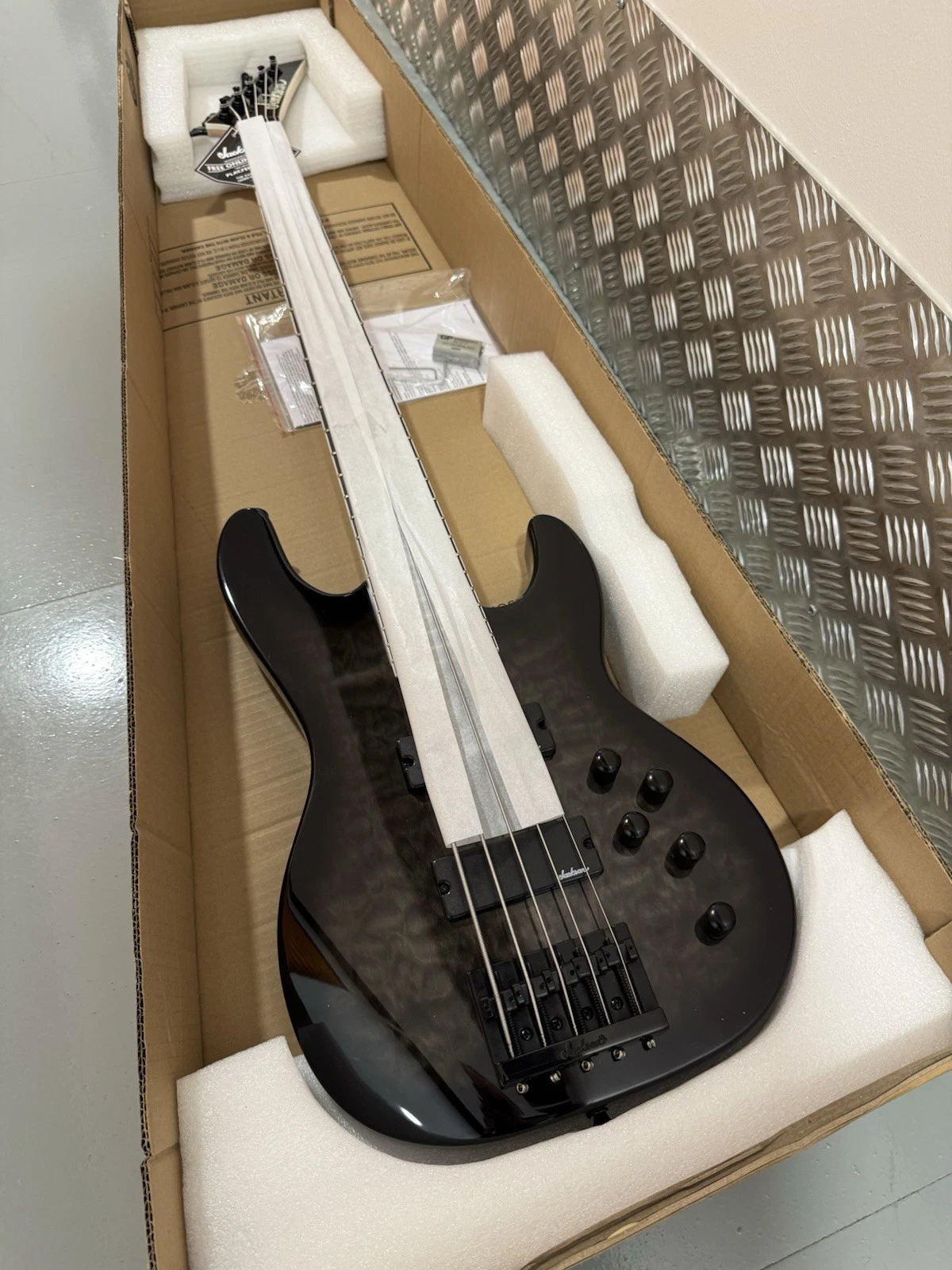 Jackson JS Series Concert 5-String Bass JS3VQ Transparent Black Burst Brand New