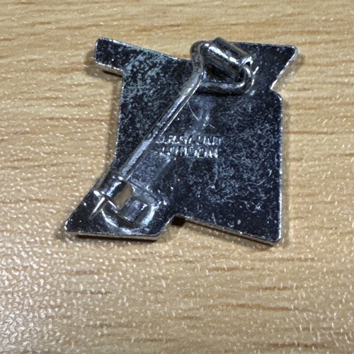 LT Leroy Tours Enamel Pin Badge by J R Gaunt - Green and Silver - Picture 2 of 4