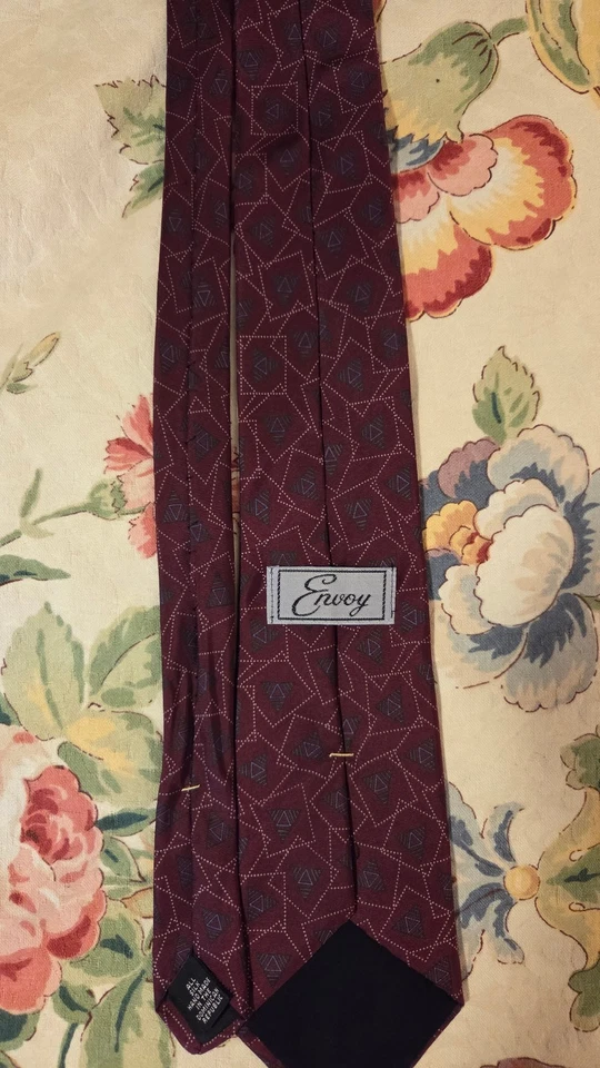 Corbata hecha a mano triángulo geométrico rojo enviado años 80 90 vintage 100 % seda Foto 3 de 4