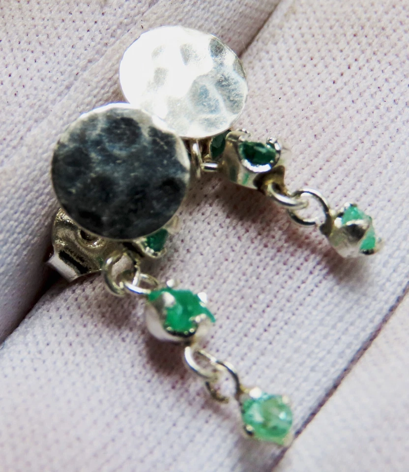 Orecchini in argento con 6 smeraldi naturali - Immagine 2 di 4