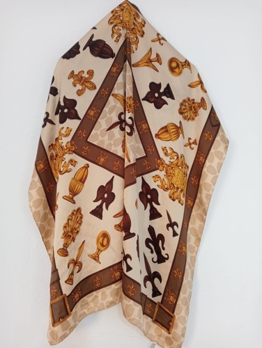 Bufanda de seda Y# Aquascutum 33/33 pulgadas tiene algunas manchas - Imagen 2 de 8