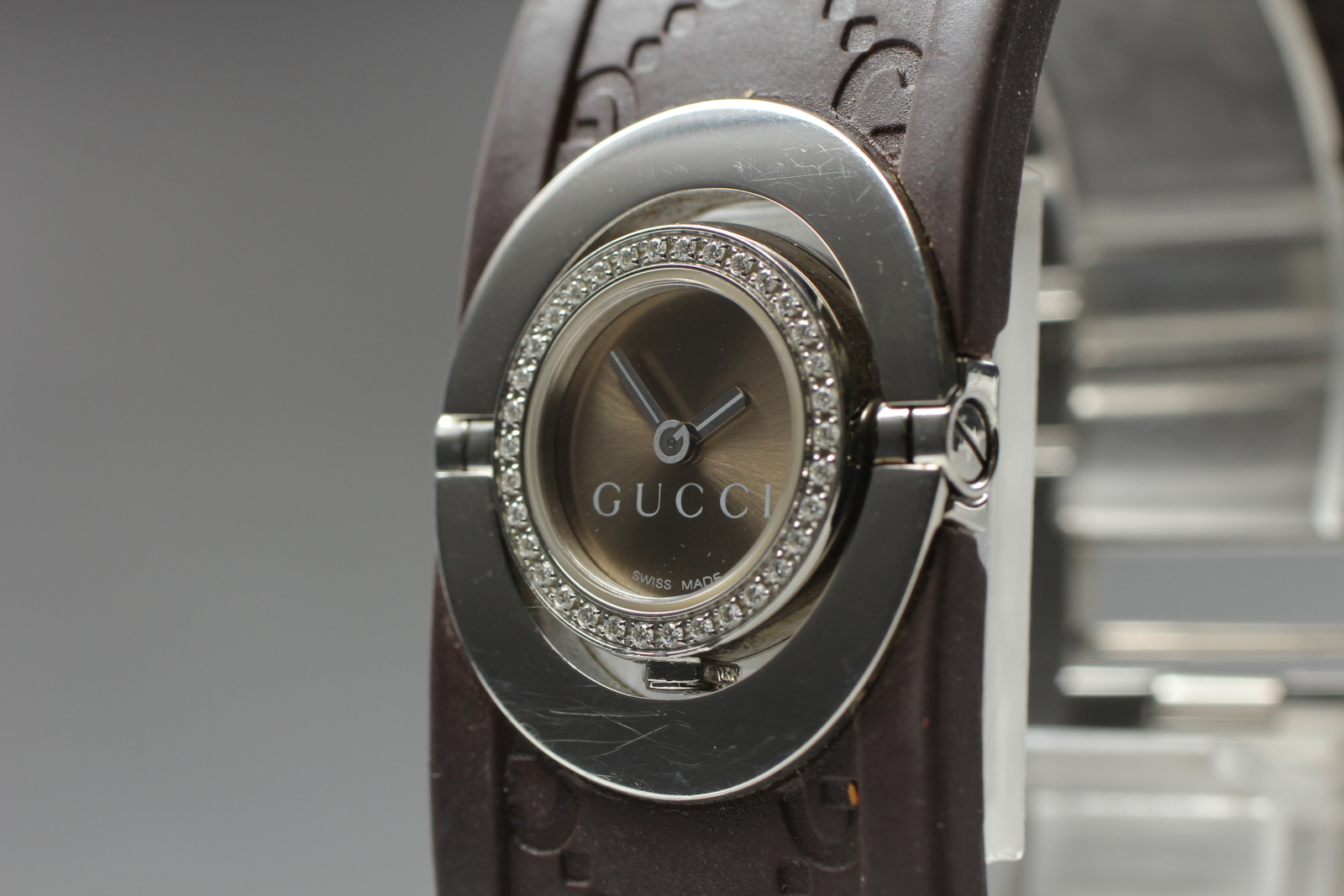 GUCCI Twirl 112 Diamond Bezel Brown Dial 16mm Ladies Quartz Bangle Watch  