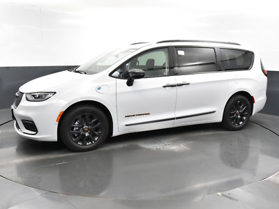 Touch Up Paint for Chrysler paint code PW7, Bright White. 1