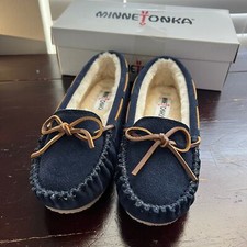 Minnetonka Women's Cally Navy Blue Moccasin Slippers 4014 Size 7 Suede Leather