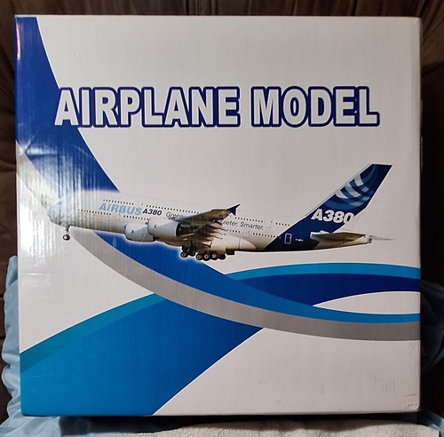 Malaysia Freedom of Space Boeing B777-200ER Model Large 1:200 in box with Stand - Picture 4 of 11