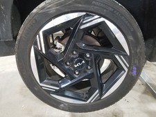 25 KIA K4 EX 17X7 WHEEL 5 SPOKES BLACK AND MACHINED SEE IMAGES