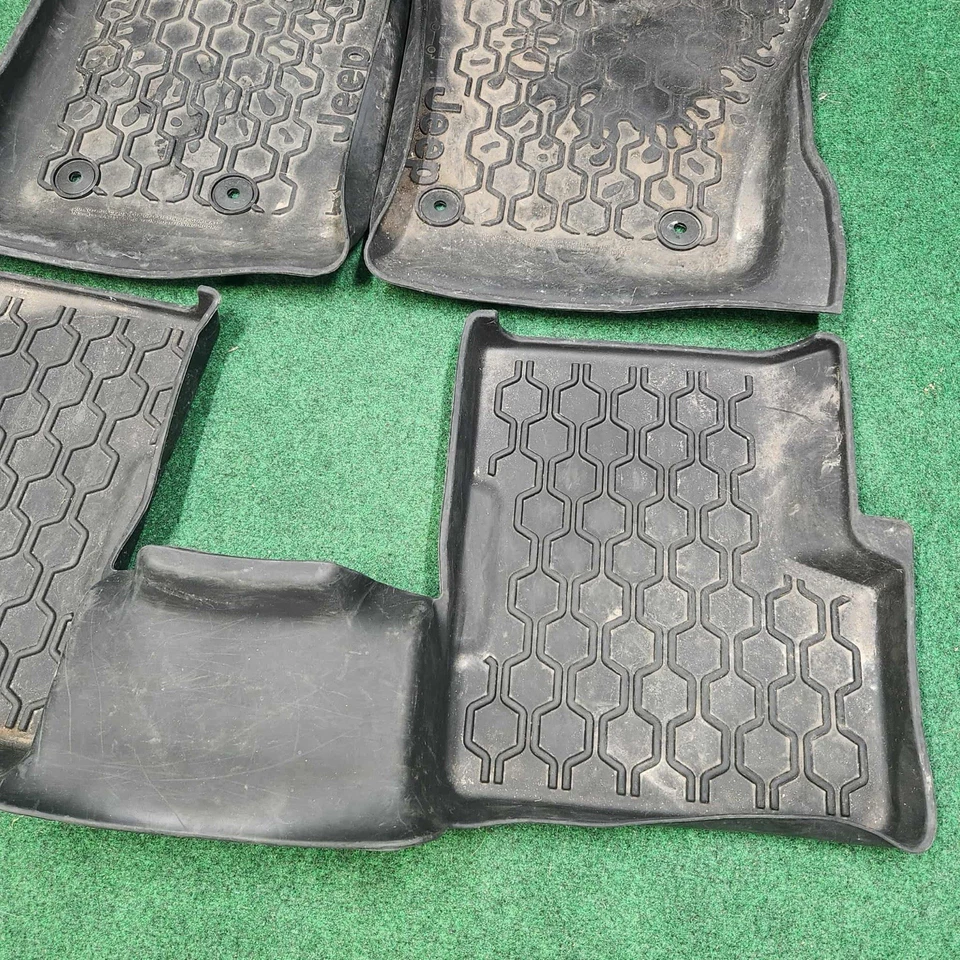 Jeep Renegade 2015-2018 juego de alfombrillas de goma negras delanteras y traseras OEM MOPAR Foto 4 de 4