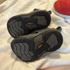KEEN Unisex Kids Size 8 Blue/Black Closed Toe Sandals Hook Loop Rubber