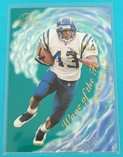 1997  Flair Showcase Wave of the Future #4WF Kenny Bynum Football Card S3