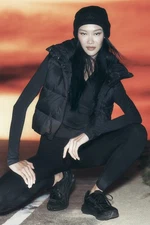 New AIo Yoga Gold Rush Puffer Vest Tall Hooded Collar Warm Fit Women's Vest Coat