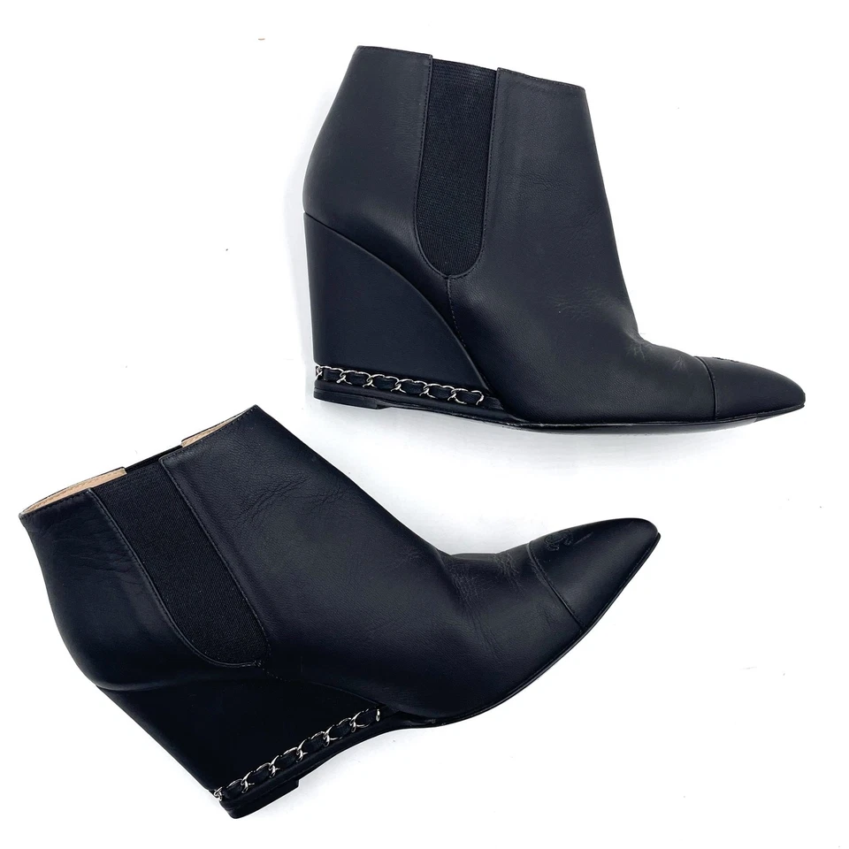 Chanel Botines de Cuña Cuero Negro Logo CC Cadena Tobillo Punta Talla 37.5 / 7.5 Foto 3 de 4