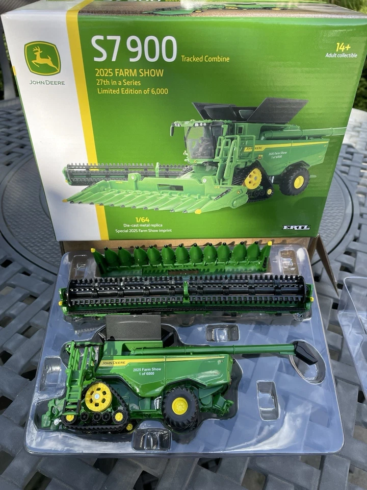 New Ertl 1/64 2025 John Deere S7 900 Tracked Combine Farm Show Edition *NIB* - Image 2 of 4