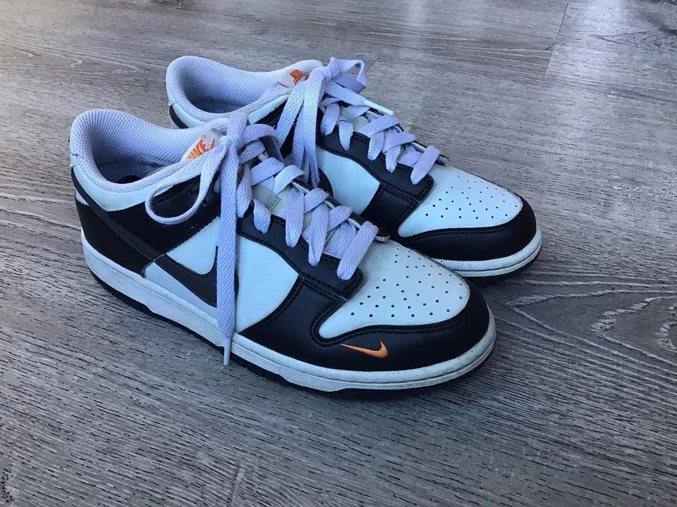 Zapatillas Nike Dunk Low GS Talla 6.5 Y Para Mujer’s 8 Negro Gris Mandarín FN7784-001 Foto 2 de 4