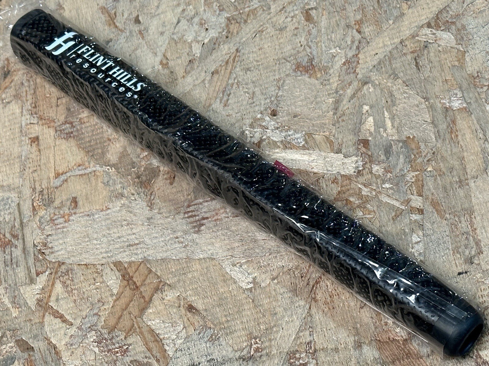 NEW Tourmark Tacky Paddle Putter Grip Standard Black/White Flint Hills Logo`