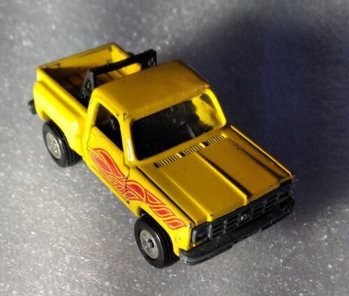 1/64 Diecast Step Side Chevy Made By Tomica Rare Hard To Find, Opening Doors - Picture 3 of 11