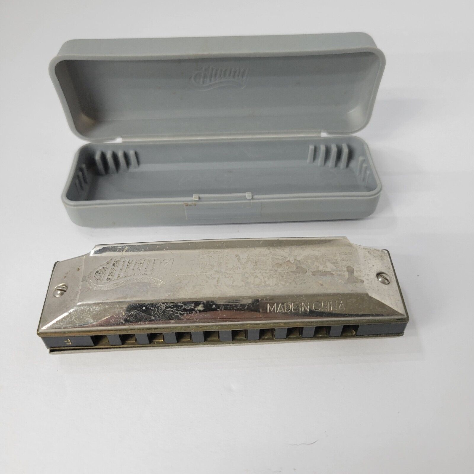 Huang Silvertone Deluxe #103 Harmonica with case Key of F