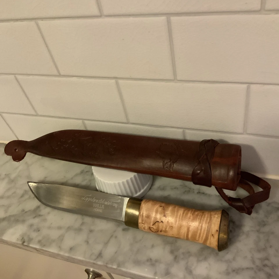 Cuchillo Helle Norway Laponia Leuku Scandi personalizado con funda de cuero y mango Burl Foto 3 de 4