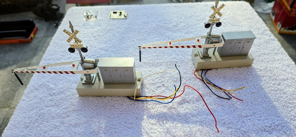 Сигналы ворот Lionel RR Crossing Power с мигающими красными огнями б/у без коробки - Изображение 3 из 4
