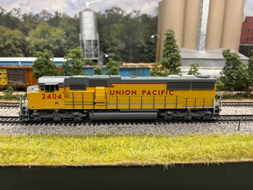 Escala HO Athearn Genesis Union Pacific SD60M #2404 con TSUNAMI2 DCC/Sonido - Nuevo | Zustand: New
