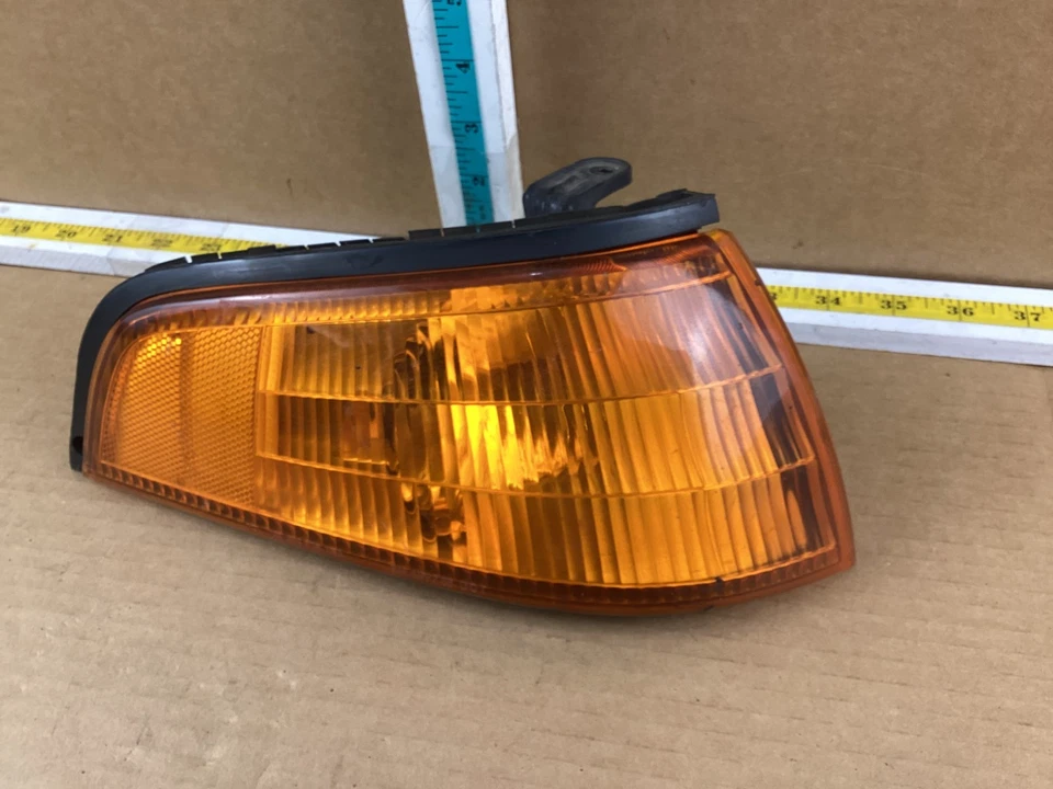 Luz de señal de giro de esquina lateral derecha para pasajero Ford Escort 1991-1992 2BE936916 Foto 3 de 4