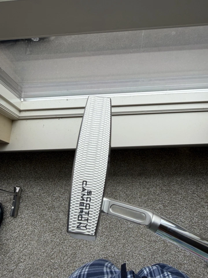 Putter Scotty Cameron Phantom 9.5 2024 35” estado de uso mínimo + cubierta Foto 3 de 4