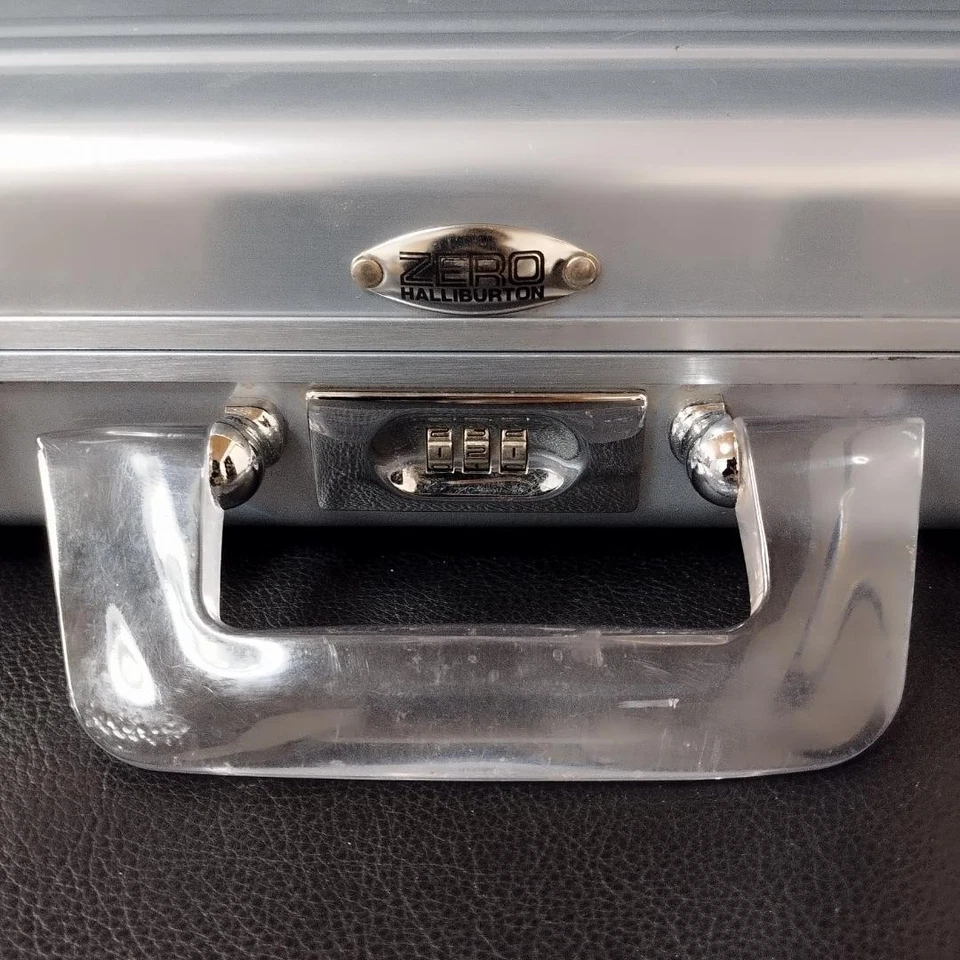 Bolsa de negocios Zero Halliburton de aluminio plateada transparente para perros Foto 4 de 4