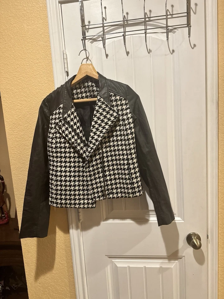 A New Approach a.n.a Womens Cropped Jacket Faux Leather Wool Black White Sz L - Image 3 of 4