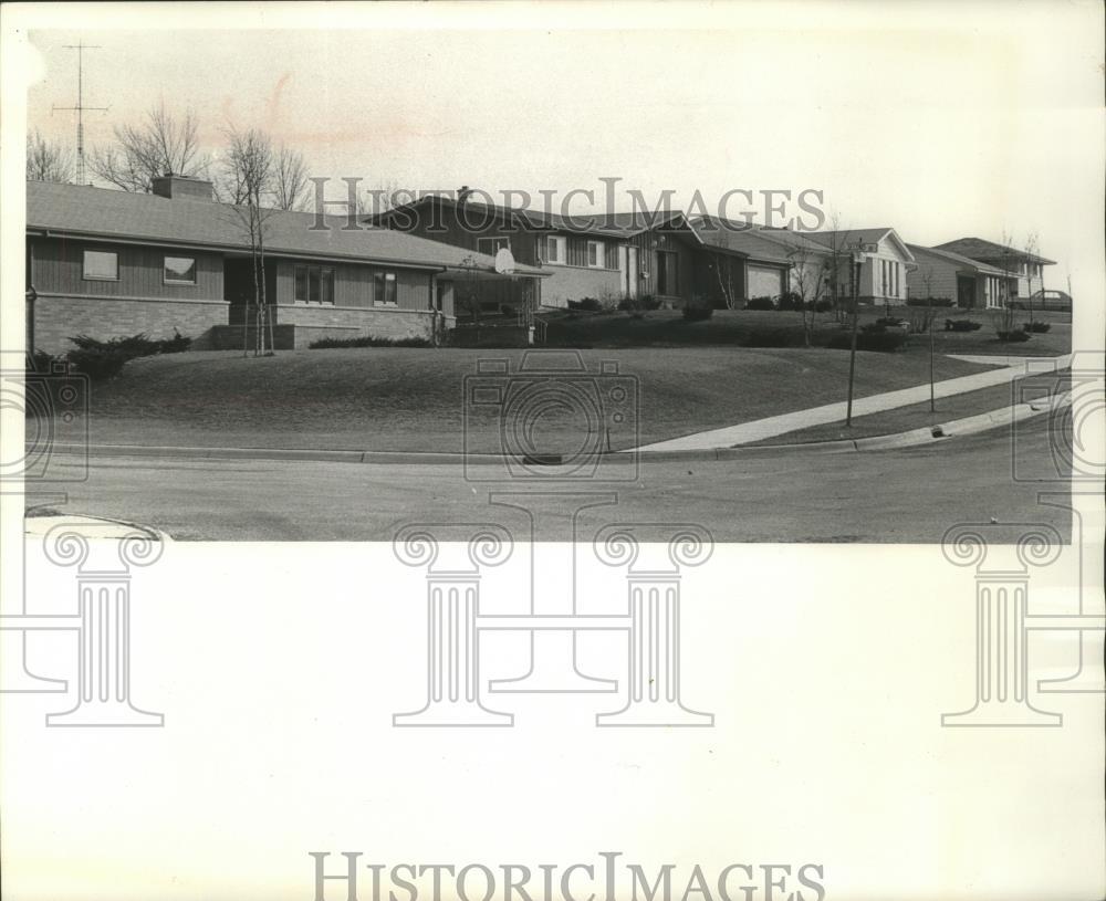ぽんず　House on the hill The House on the Hill | Janice Greene | Saddleback Educational