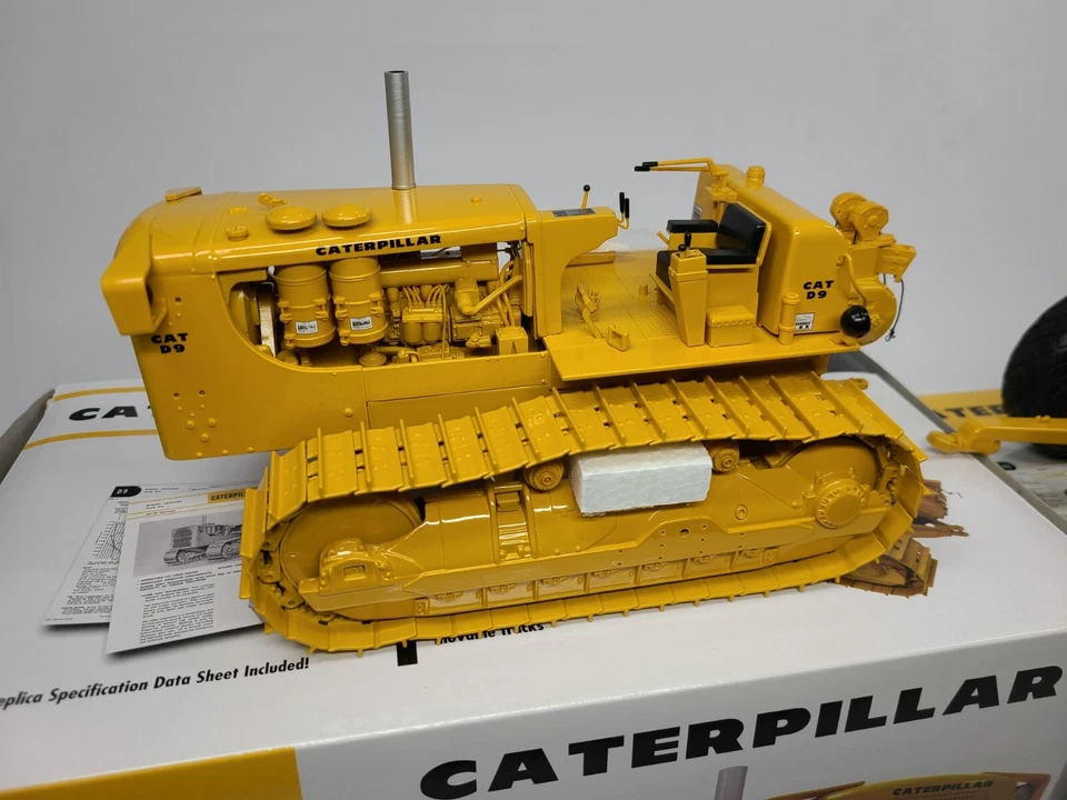 Tractor Cat D9E y rascador 491 - Primera marcha escala 1:25 49-0148 y 49-0175 nuevo Foto 2 de 4