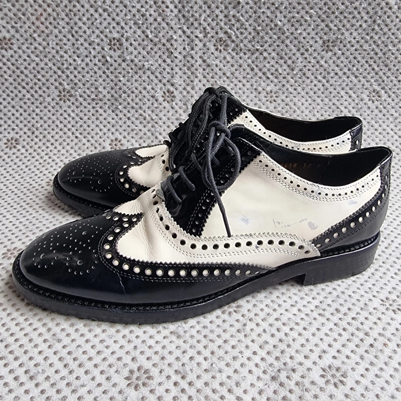 Chaussures Oxford Christian Dior cuir verni noir et blanc