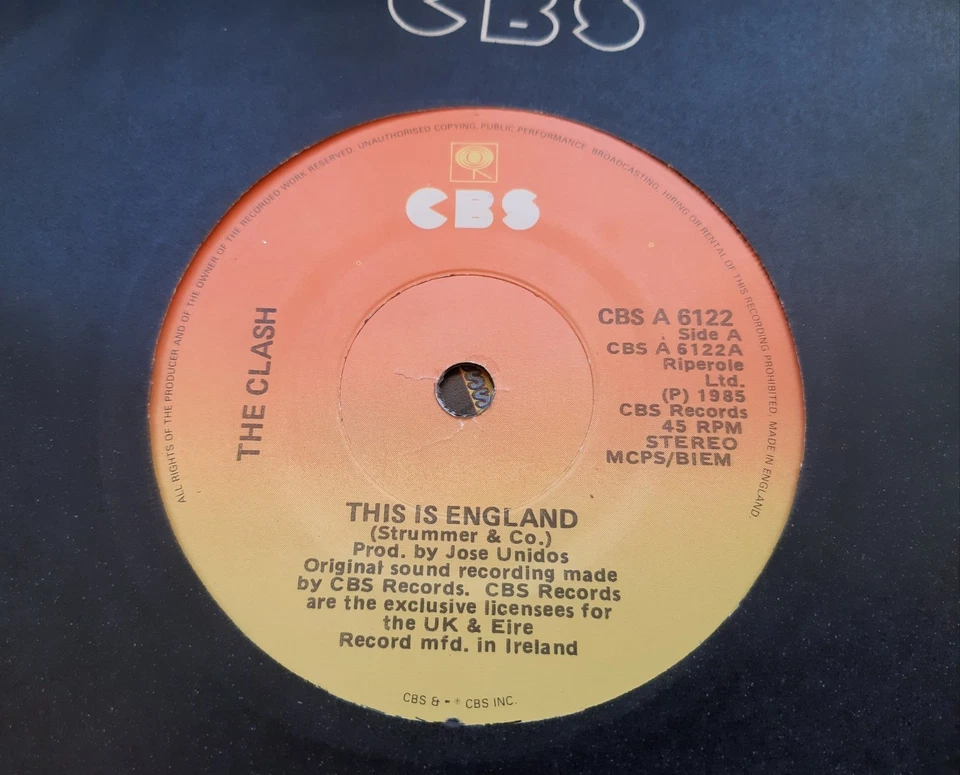 THE CLASH - RARE IRISH 7" P/S - THIS IS ENGLAND - Translucent vinyl - CBS - 1985 - Image 3 of 4