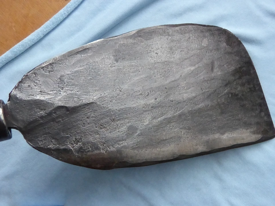 Ancienne serpe acier trempé marque Gouvy outil ancien bois forêt bucheron - Photo 4/4