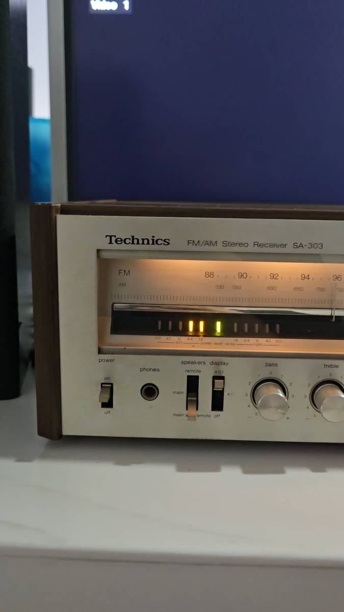 Technics オーディオラック 1980 TECHNICS SA-303 FM/AM Stereo Receiver Silver Face Wood Case