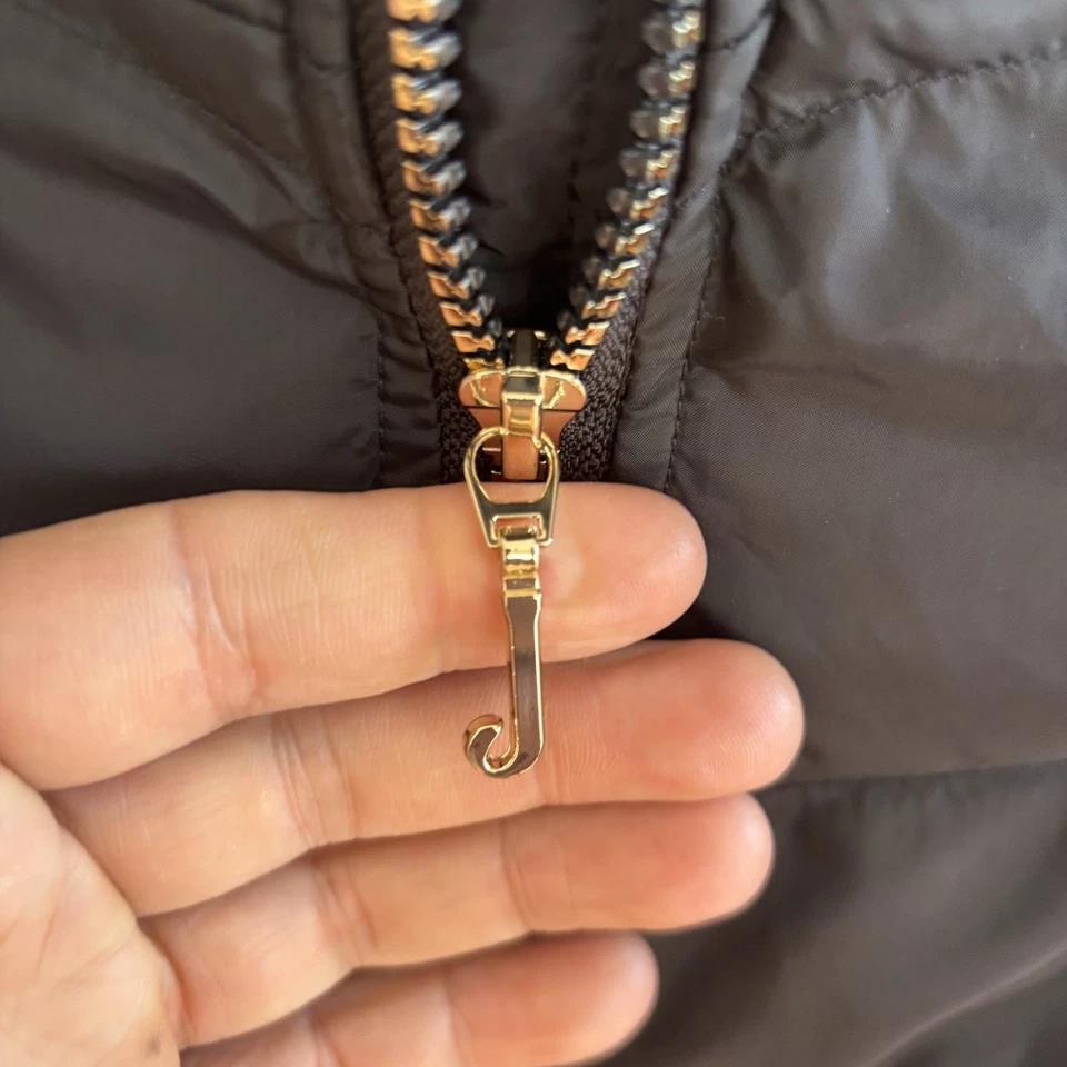 Chaqueta acolchada negra Juicy Couture cinturón con capucha de piel sintética y riñonera niñas M 10/12 Foto 2 de 4