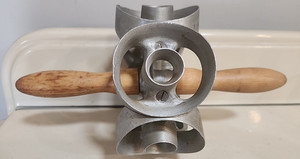 Vintage Houpt 3” Cutters Round Row Revolving Donut Doughnut Olney, IL.