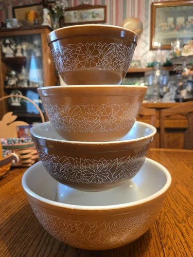 Pyrex Vintage Woodland Brown Nesting Mixing Bowls Set