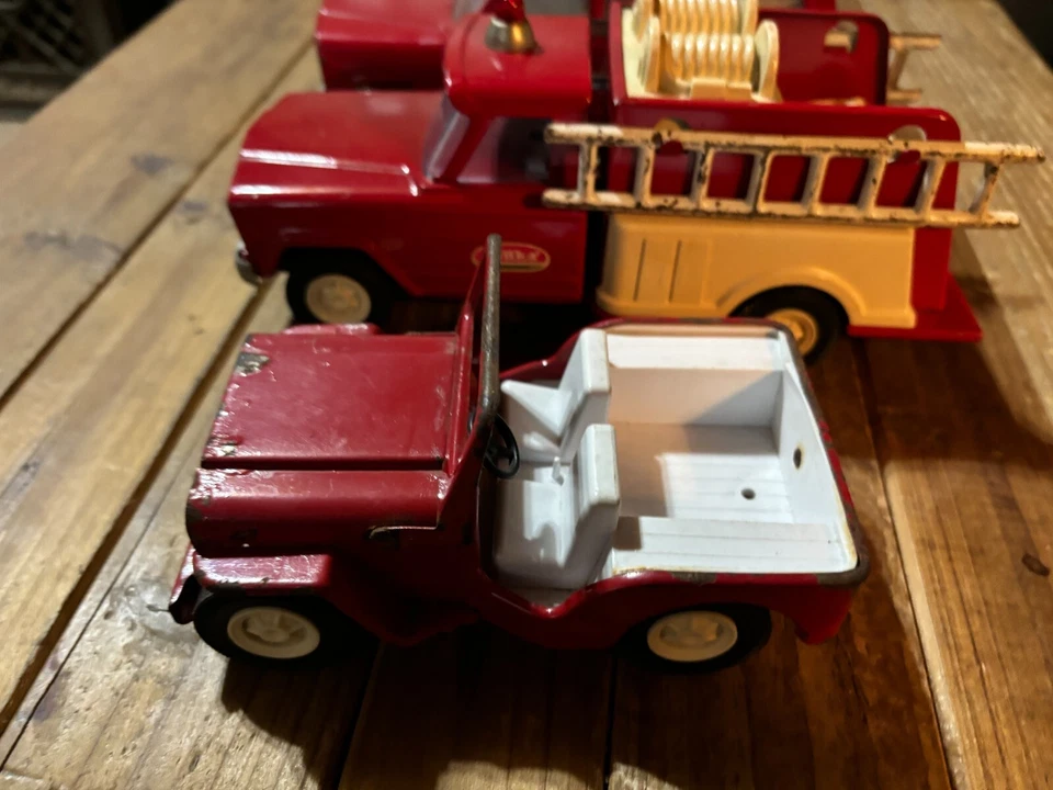 Mini Tonka 1966  Fire Jeep Set, Chief Wagoneer, Gladiator Engine, Utility CJ 5 - Image 4 of 4