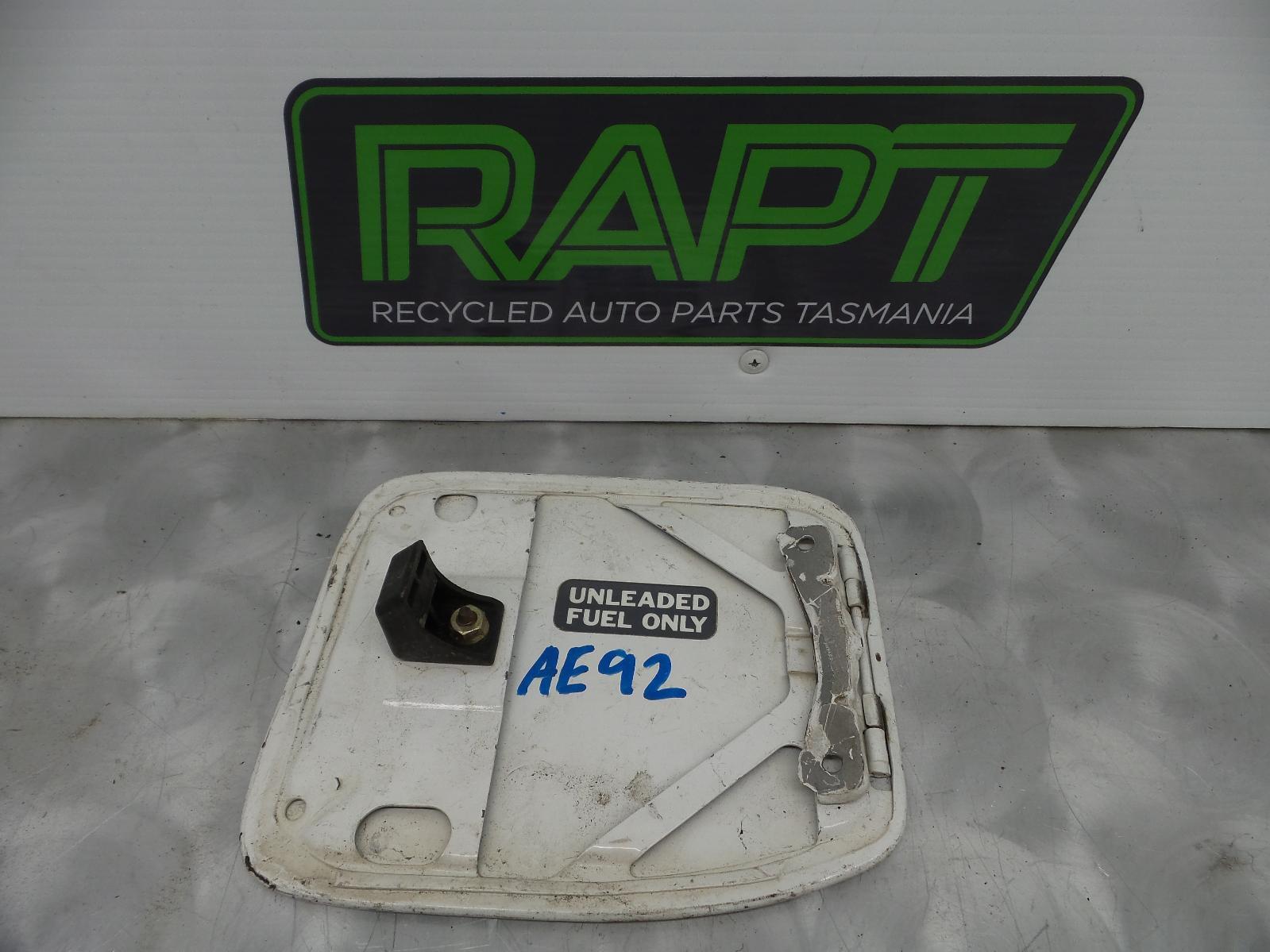 TOYOTA COROLLA FUEL DOOR / FILLER FLAP AE92 06/8908/94 89 90 91 92 93