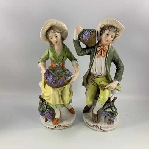 Vintage Homco Crossed Swords 1258 Figurines Tuscany Boy & Girl Baskets of Grapes
