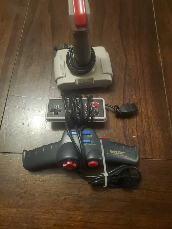 Nintendo Entertainment System [NES-004] Lot 3 Authentic NES Controllers - Tested
