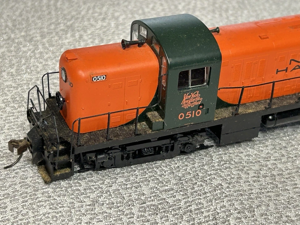 LIFE-LIKE HO SCALE PROTO 1000 RS-2 NEW HAVEN DIESEL LOCOMOTIVE #0510 - Image 2 of 4