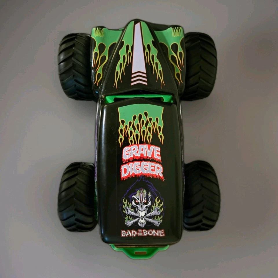 Exclusive Monster Jam Grave Digger Monster Truck No Remote Control 14 Inch - Image 4 of 4