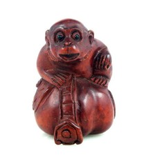 Sculpture japonaise en buis sculpté à la main singe pêche Ru-Yi #02192602